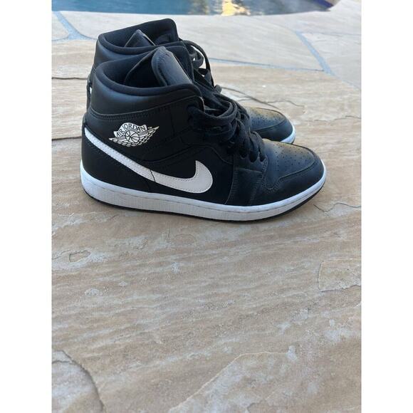 Nike Air Jordan 1 Mid Black White BQ6472-011 Women's Sz 8.5 BZ - Picture 6 of 6
